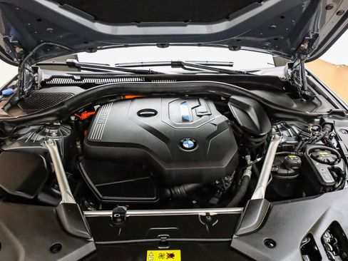 Certified 2023 BMW 530e w/ Premium Package image 29