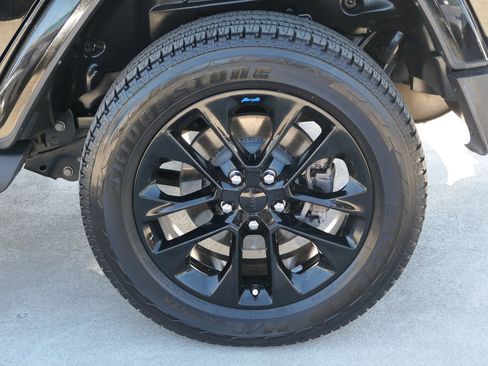 Used 2023 Jeep Wrangler Unlimited Sahara image 11