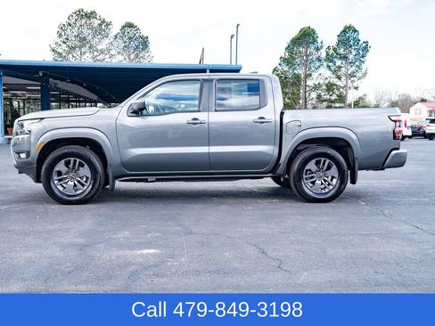 Used 2025 Nissan Frontier SV w/ SV Convenience Package image 2