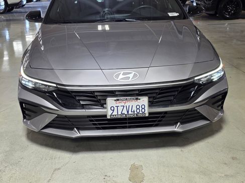 Certified 2025 Hyundai Elantra Sport FWD image 9