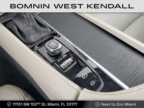 Used 2020 Volvo XC90 T6 Momentum w/ Protection Package Premier image 24