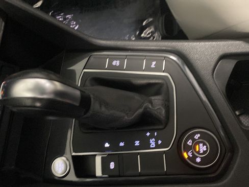 Used 2020 Volkswagen Tiguan SEL AWD/4WD image 18