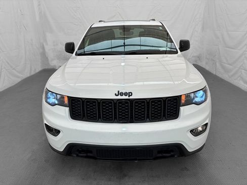 Used 2019 Jeep Grand Cherokee Laredo AWD/4WD image 2
