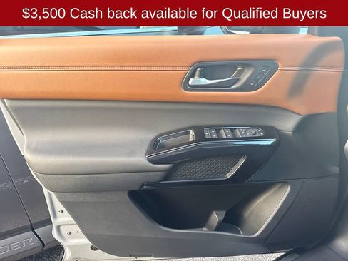 New 2026 Nissan Pathfinder Platinum image 11