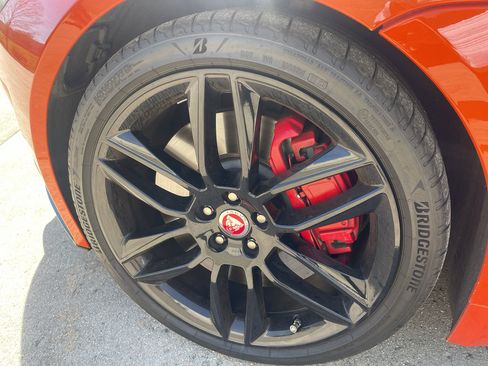 Used 2015 Jaguar F-TYPE R image 10