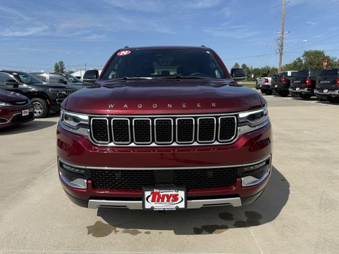 Used 2024 Jeep Wagoneer L Series II w/ Flexible Seating Group AWD/4WD image 4