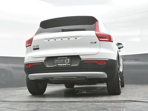 Used 2025 Volvo XC40 B5 Core AWD/4WD image 25