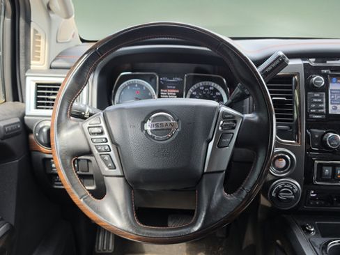 Used 2018 Nissan Titan Platinum Reserve w/ Platinum Utility Package AWD/4WD image 10