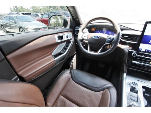 Certified 2023 Ford Explorer King Ranch w/ Technology Package AWD/4WD image 11