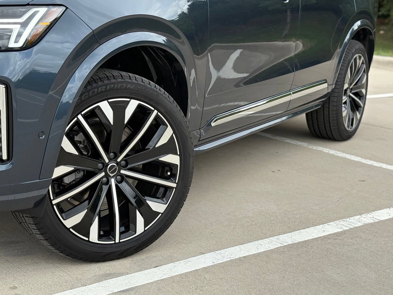 New 2026 Volvo XC90 B5 Ultra w/ Protection Package Premier AWD/4WD image 8