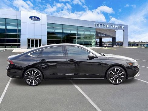 Used 2025 Honda Accord Touring image 5