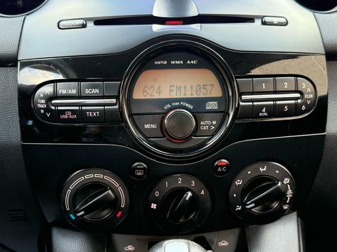 Used 2014 MAZDA MAZDA2 Sport image 26