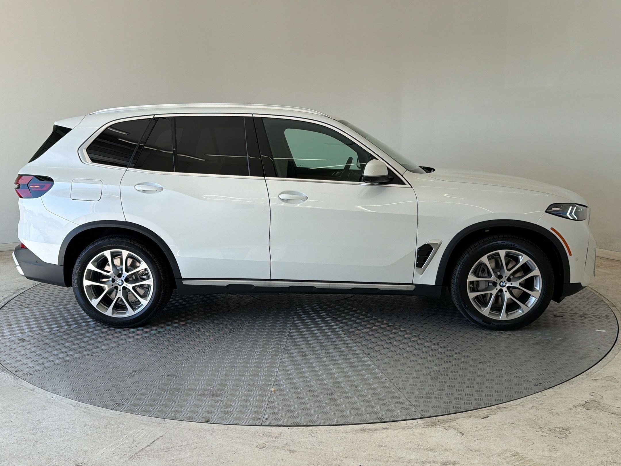 New 2026 BMW X5 xDrive50e AWD/4WD image 8