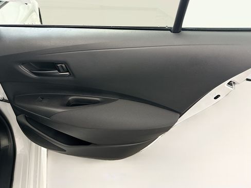 Used 2025 Toyota Corolla LE FWD image 31