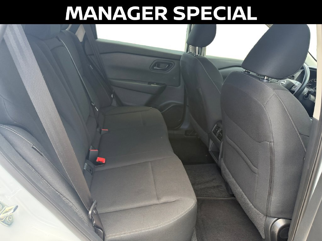 Used 2025 Nissan Rogue S FWD image 17
