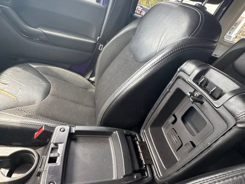 Used 2016 Jeep Wrangler Unlimited Sahara AWD/4WD image 28