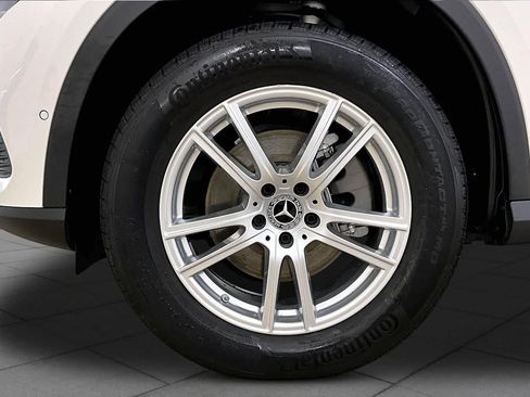 Used 2025 Mercedes-Benz GLC 300 4MATIC image 11