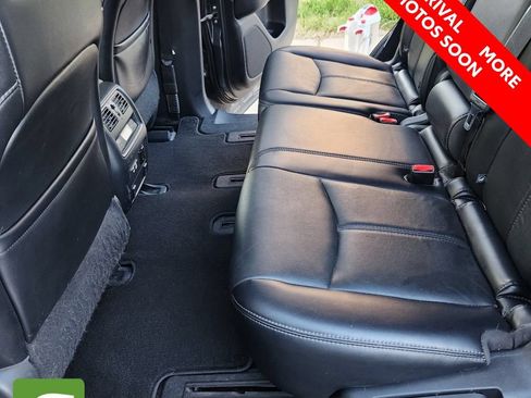Used 2019 Nissan Pathfinder SL AWD/4WD image 3