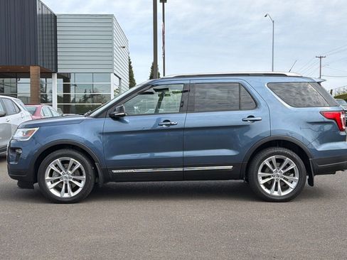 Used 2018 Ford Explorer XLT w/ Equipment Group 202A AWD/4WD image 9