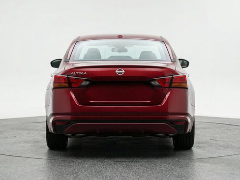 Used 2025 Nissan Altima 2.5 SV FWD image 7