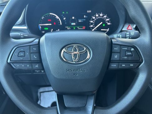Used 2025 Toyota Sienna LE AWD/4WD image 23