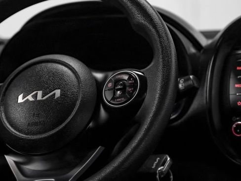 Used 2022 Kia Soul LX FWD image 18