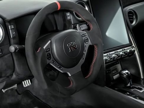 Used 2011 Nissan GT-R Premium image 22