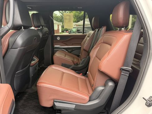 Used 2025 Lincoln Navigator Reserve AWD/4WD image 23