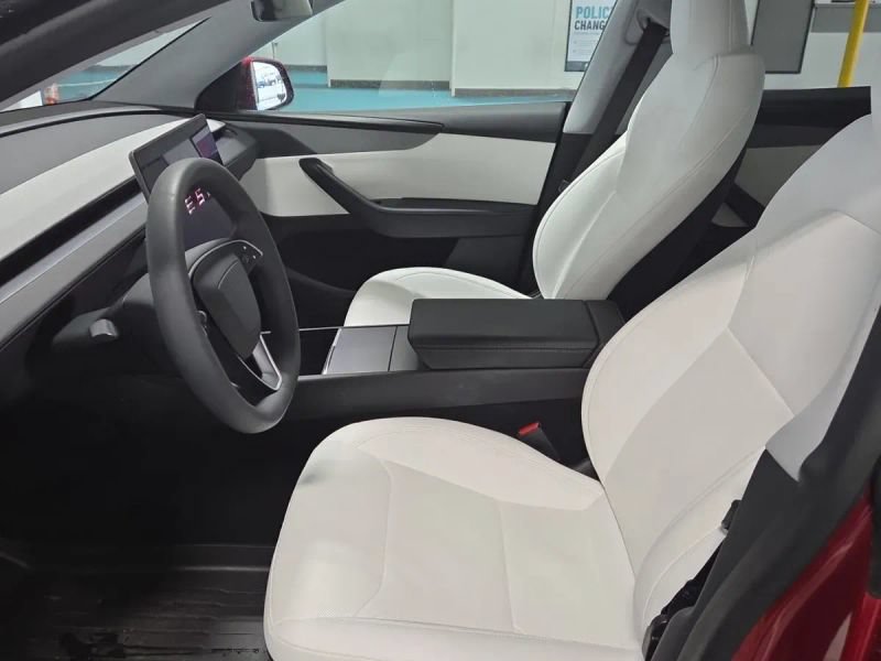 Used 2026 Tesla Model Y AWD image 3