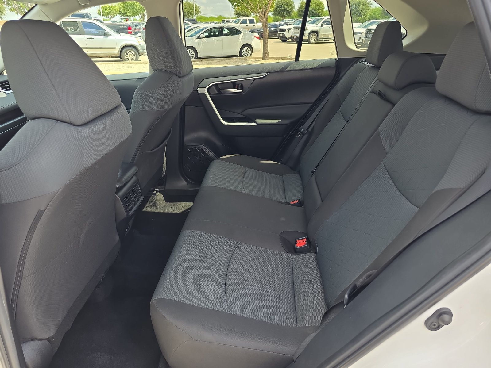 Used 2025 Toyota RAV4 XLE FWD image 11