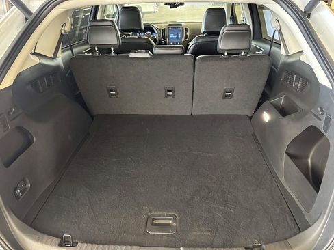 Used 2024 Ford Edge SEL w/ Convenience Package image 8
