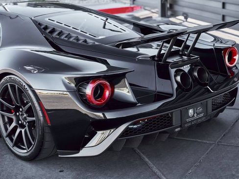 Used 2020 Ford GT Carbon Series RWD image 19