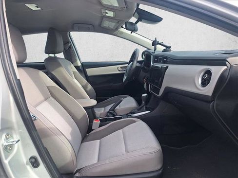 Used 2018 Toyota Corolla LE image 18