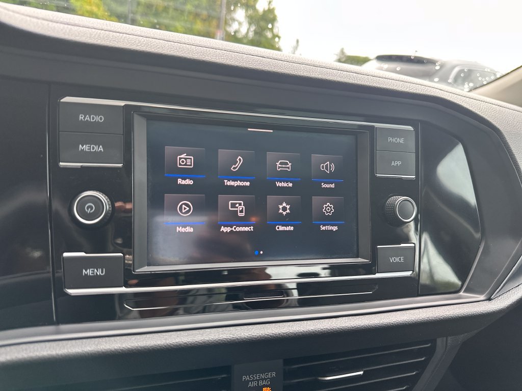 Certified 2024 Volkswagen Jetta SE w/ Panoramic Sunroof Package FWD image 15