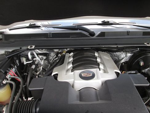 Used 2018 Cadillac Escalade ESV Luxury image 22