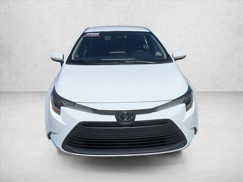 Used 2024 Toyota Corolla LE FWD image 2