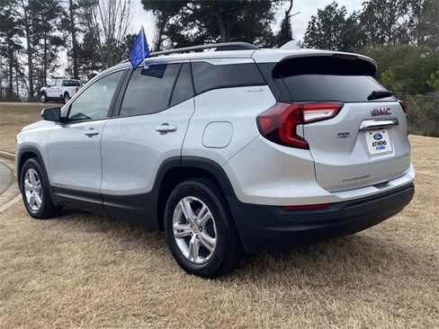 Used 2022 GMC Terrain SLE w/ Driver Convenience Package image 8