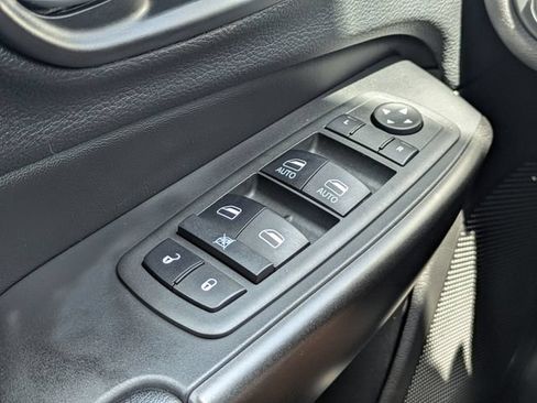 Used 2019 Jeep Cherokee Trailhawk AWD/4WD image 24