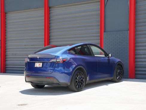 Used 2023 Tesla Model Y Long Range AWD/4WD image 9