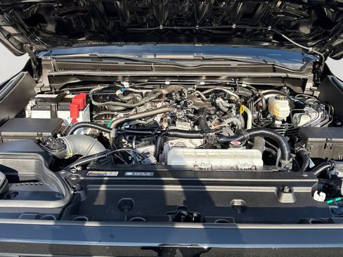 Used 2025 Toyota 4Runner SR5 AWD/4WD image 9