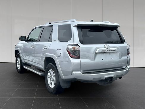 Used 2017 Toyota 4Runner SR5 image 3