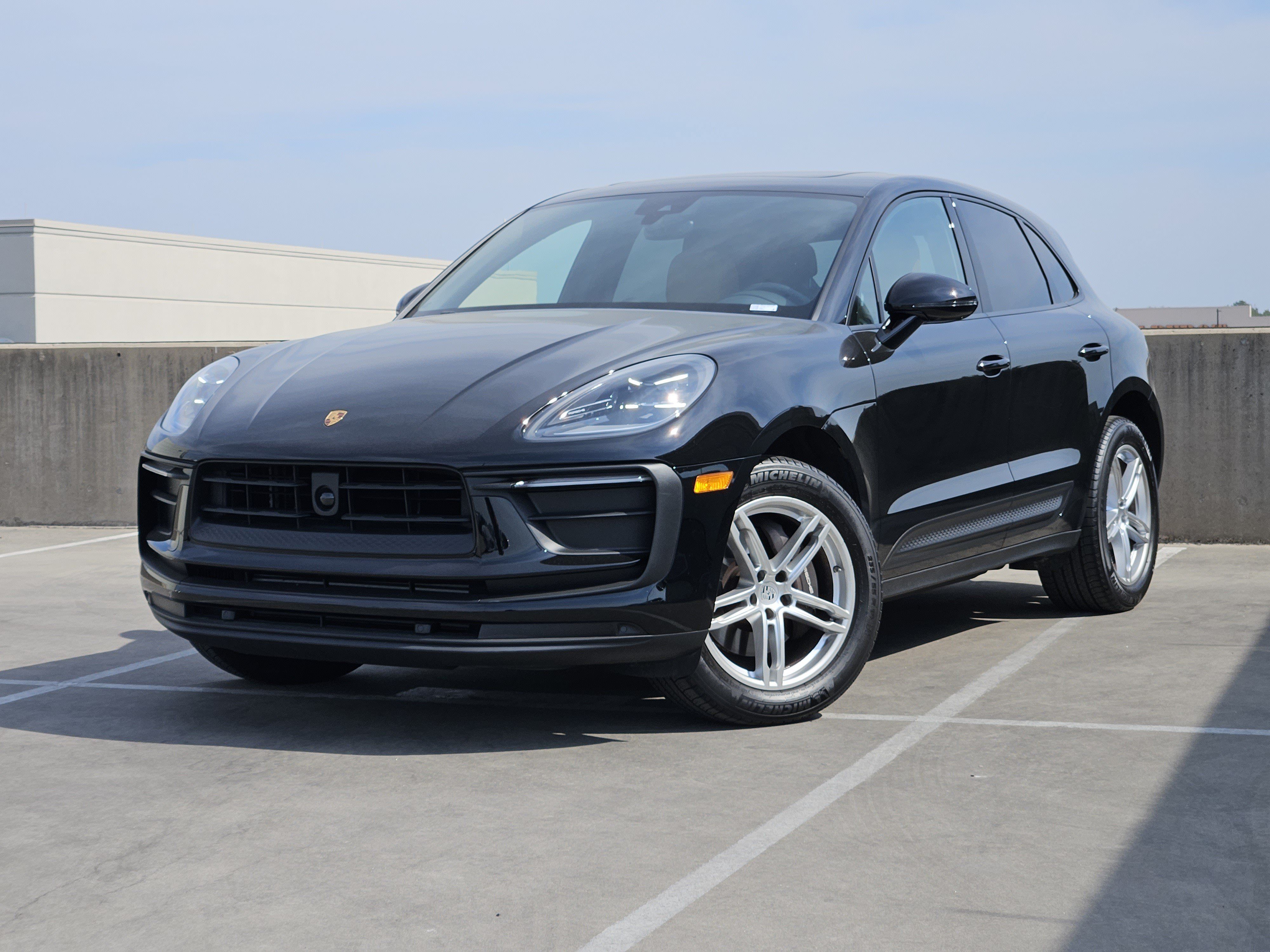 Certified 2026 Porsche Macan AWD/4WD image 1
