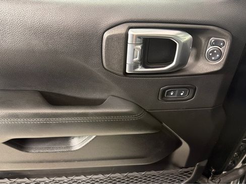 Used 2021 Jeep Wrangler Unlimited Sahara AWD/4WD image 12