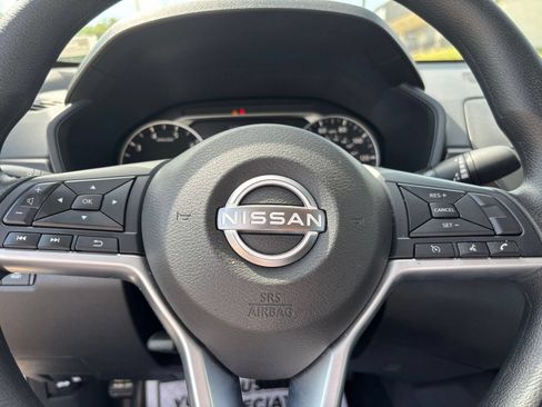 Used 2025 Nissan Altima 2.5 SV FWD image 23