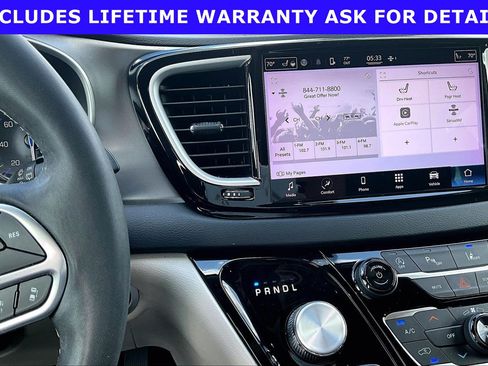 Used 2022 Chrysler Pacifica Touring-L FWD image 6