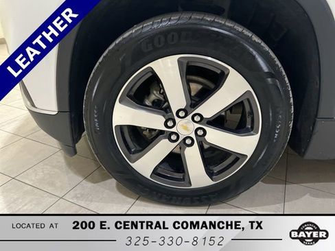 Used 2021 Chevrolet Traverse LT w/ LT Premium Package image 32