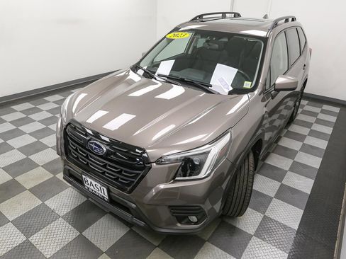 Used 2023 Subaru Forester Premium AWD/4WD image 6