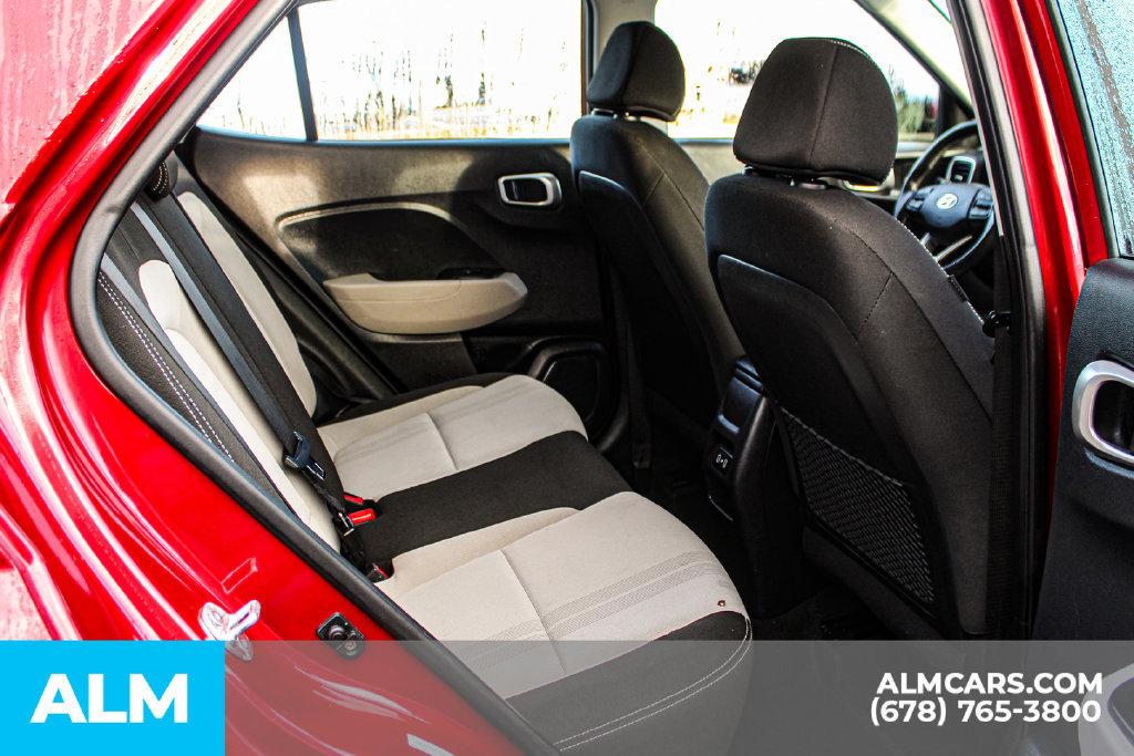 Used 2025 Hyundai Venue SEL FWD image 18
