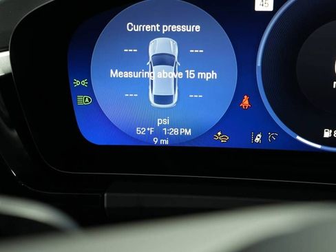 Certified 2025 Porsche Macan Electric image 15