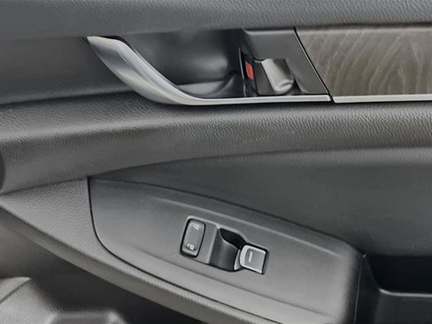 Used 2022 Honda Accord EX-L image 32
